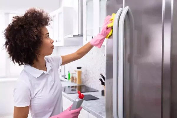 fridge-cleaning-93743305